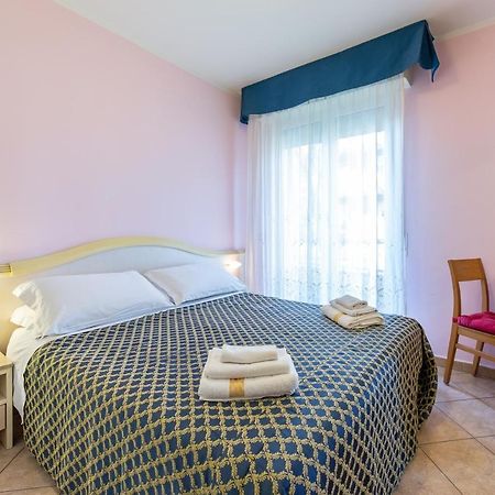 Aparthotel Residenza Melucci Rímini Exterior foto