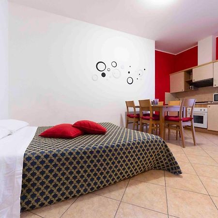Aparthotel Residenza Melucci Rímini Exterior foto