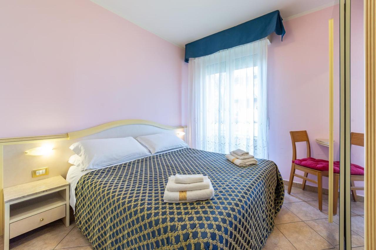 Aparthotel Residenza Melucci Rímini Exterior foto