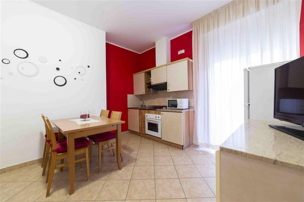 Aparthotel Residenza Melucci Rímini Exterior foto