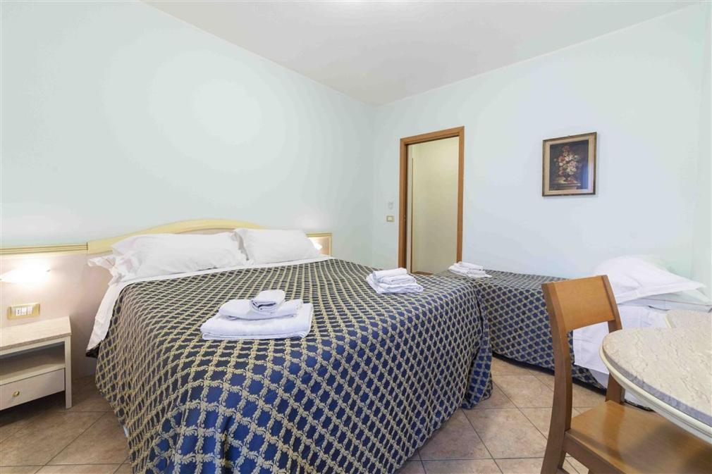 Aparthotel Residenza Melucci Rímini Exterior foto