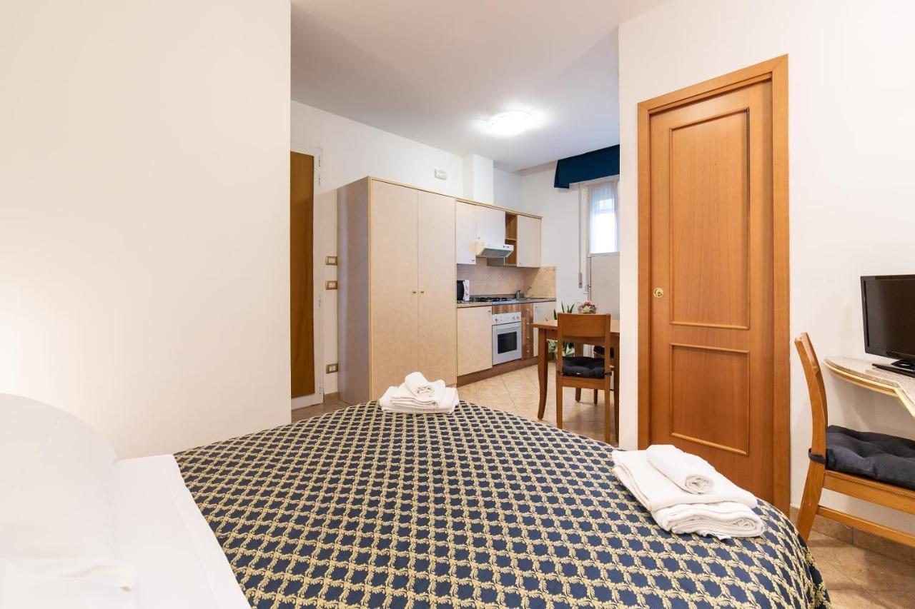 Aparthotel Residenza Melucci Rímini Exterior foto