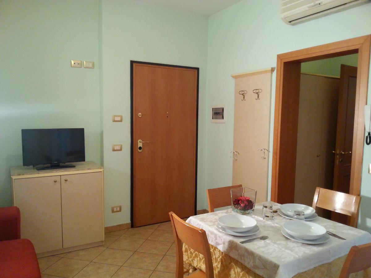 Aparthotel Residenza Melucci Rímini Exterior foto