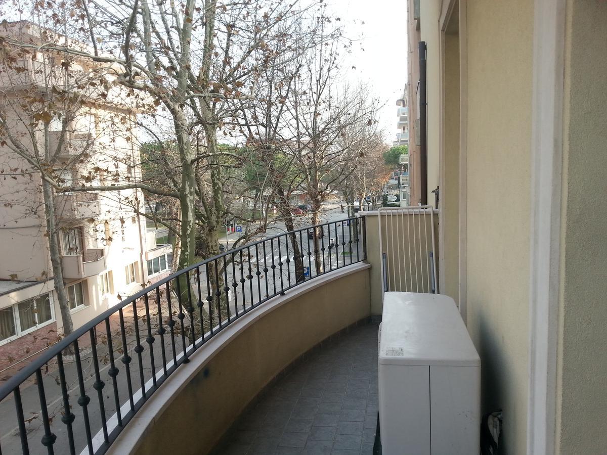 Aparthotel Residenza Melucci Rímini Exterior foto