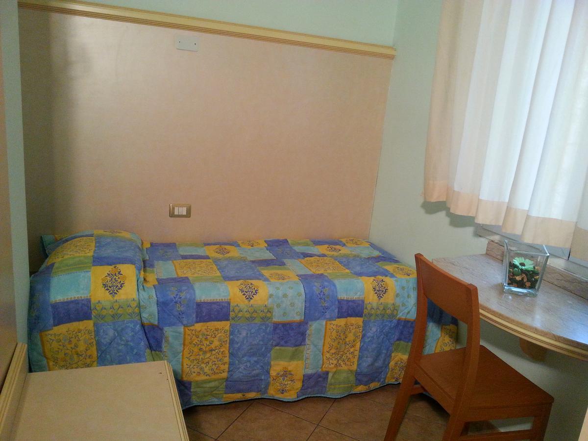 Aparthotel Residenza Melucci Rímini Exterior foto