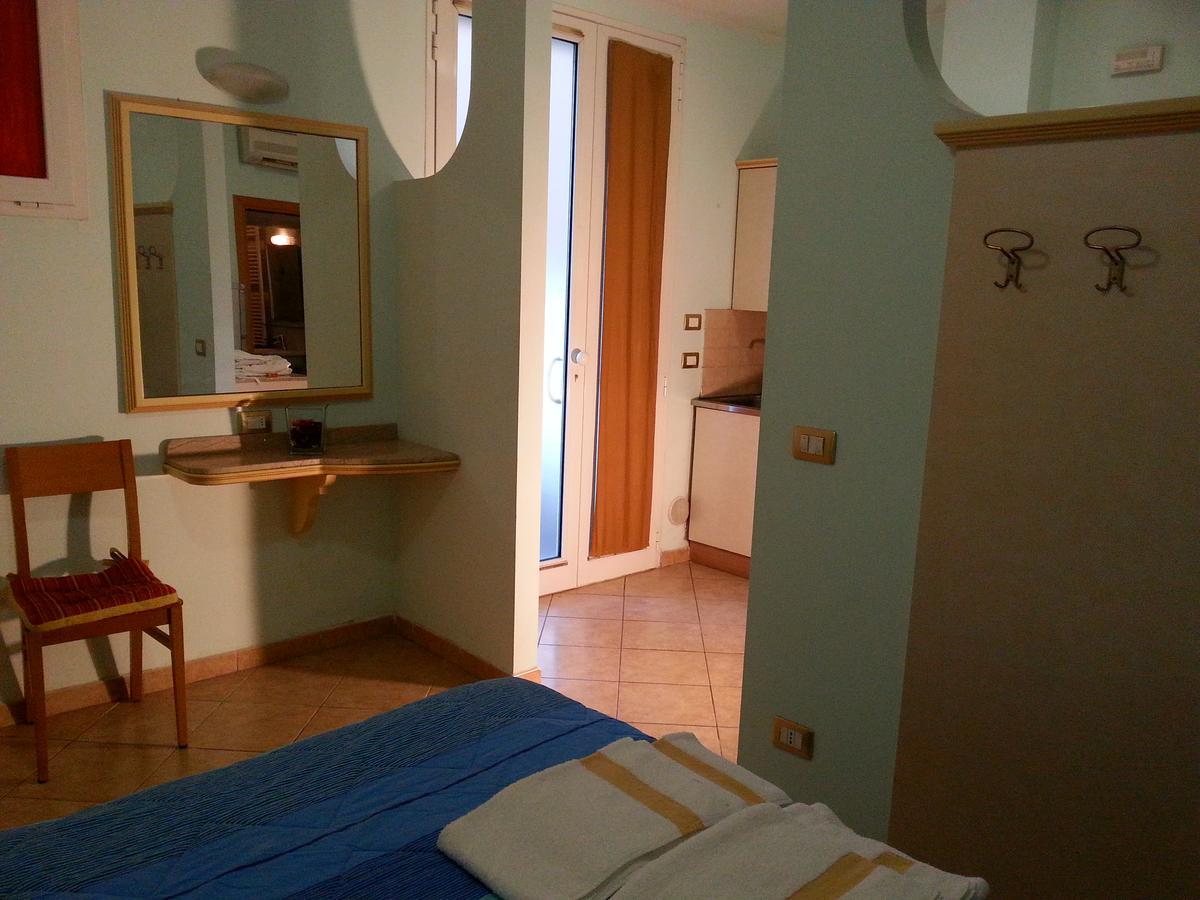 Aparthotel Residenza Melucci Rímini Exterior foto