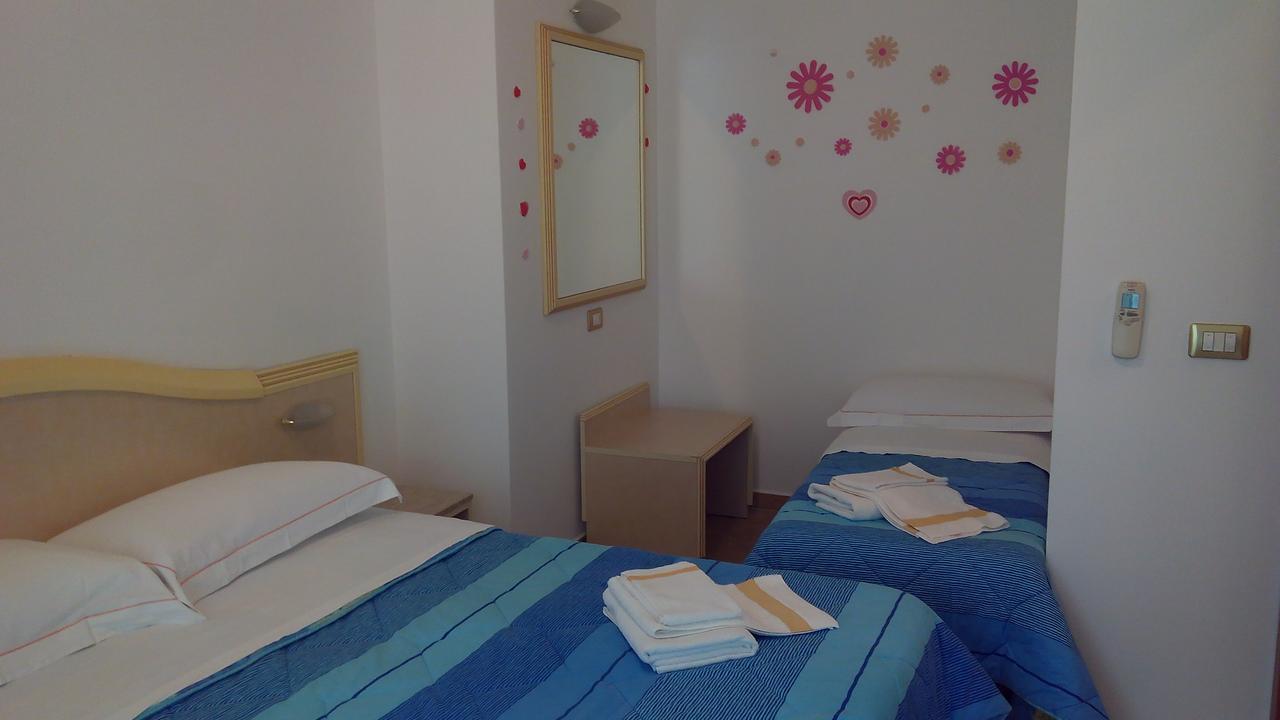 Aparthotel Residenza Melucci Rímini Exterior foto