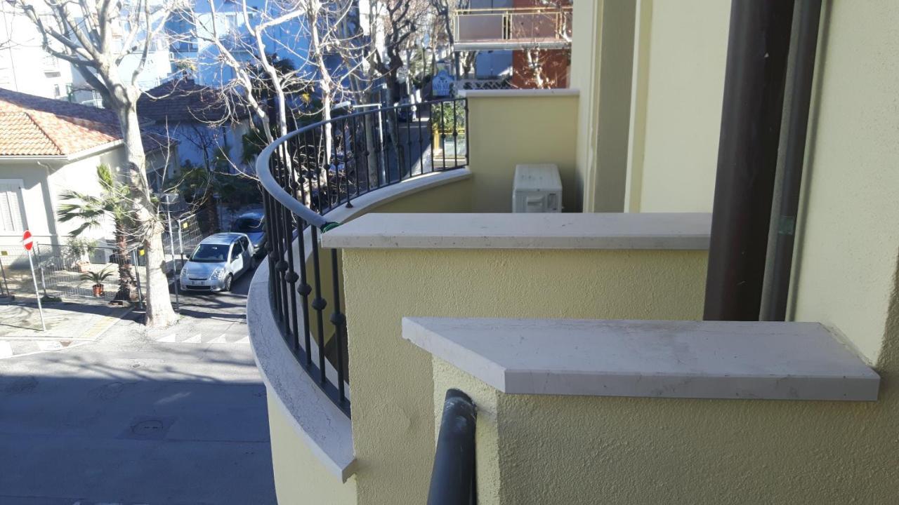 Aparthotel Residenza Melucci Rímini Exterior foto