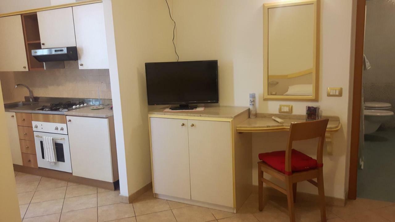 Aparthotel Residenza Melucci Rímini Exterior foto